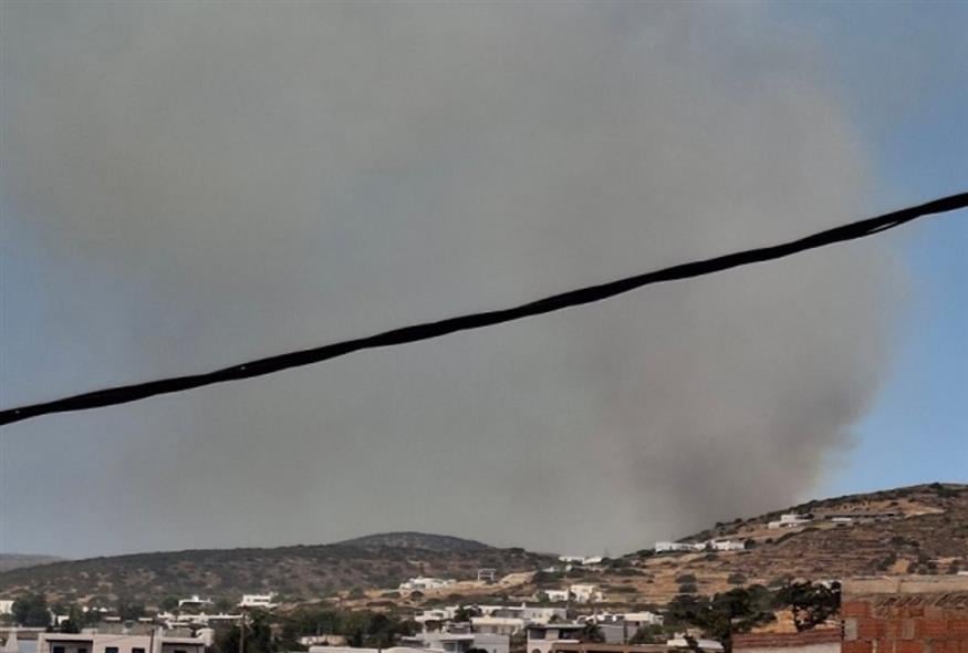 Φωτιά στην περιοχή Καμπί της Πάρου (parianostypos.gr)
