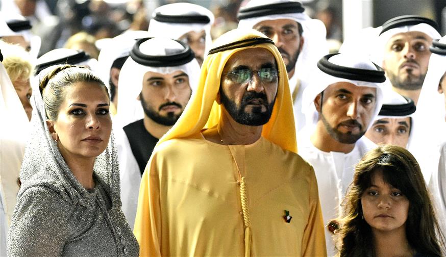 Ο σεΐχης του Ντουμπάι, Μοχάμεντ μπιν Ρασίντ αλ Μακτούμ και η πριγκίπισσα Χάγια σε ιππικούς αγώνες του Ντουμπάι - (AP Photo/Martin Dokoupil)