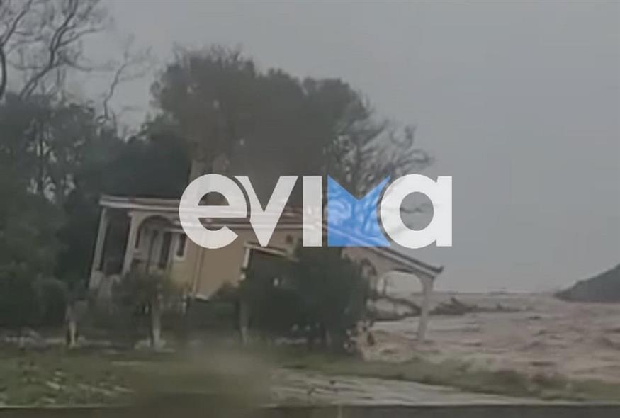 Σπίτι παρασύρθηκε από τα νερά στην Εύβοια (evima.gr)