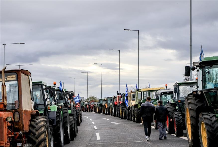 AΓΡΟΤΙΚΟ ΜΠΛΟΚΟ ΣΤΗ ΝΙΚΑΙΑ ΛΑΡΙΣΑΣ (EUROKINISSI)