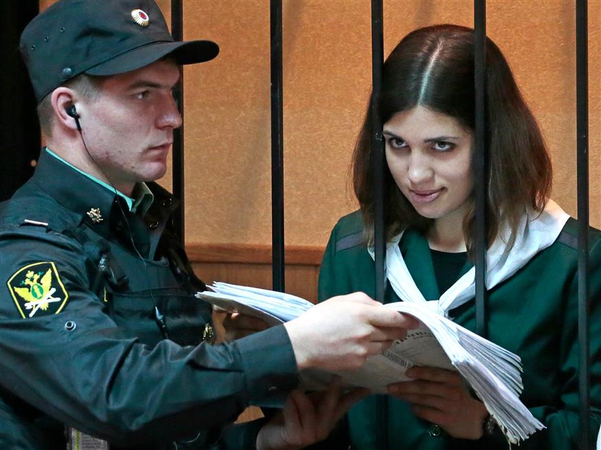 Η Ρωσίδα ακτιβίστρια των Pussy Riot που φυλακίστηκε από τον Πούτιν