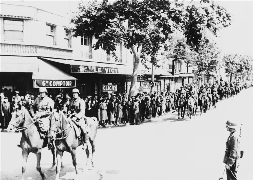 Οι πρώτοι γερμανοί στρατιώτες μπαίνουν στο Παρίσι/ copyright: AP PHOTOS