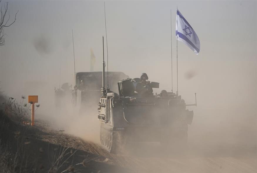 Φάλαγγα ισραηλινών τεθωρακισμένων κατευθύνεται προς τα σύνορα της Λωρίδας της Γάζας (AP)