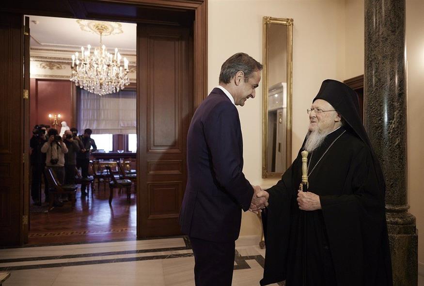 Με τον Οικουμενικό Πατριάρχη Βαρθολομαίο συναντήθηκε ο πρωθυπουργός στην Κωνσταντινούπολη (Eurokinissi)