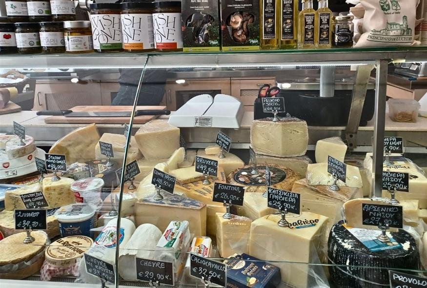 Μια στρατιά σαγηνευτικών τυριών | © Χριστίνα Τσαμουρά