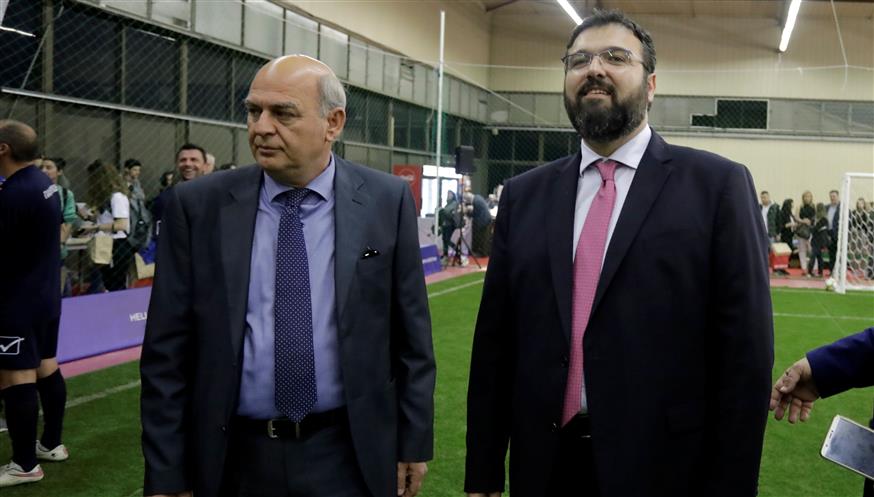 Ο υφυπουργός Αθλητισμού Γιώργος Βασιλειάδης (δεξιά), με τον πρόεδρο της ΕΠΟ Ευάγγελο Γραμμένο