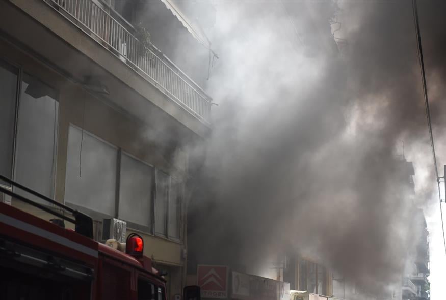 Φωτιά σε συνεργείο στη Θεσσαλονίκη