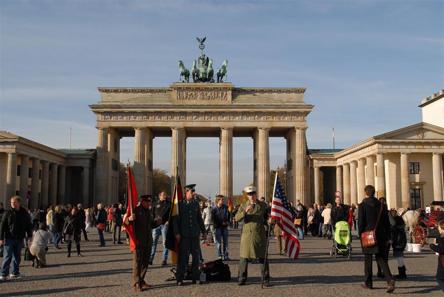 Η περίφημη Πύλη Βρανδεμβούργου στο Βερολίνο (wikipedia commons)