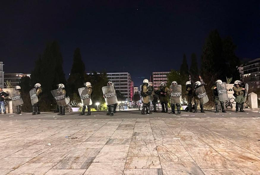 Δυνάμεις των ΜΑΤ στο Σύνταγμα (ethnos.gr/Αλεξάνδρα Λαοπόδη)