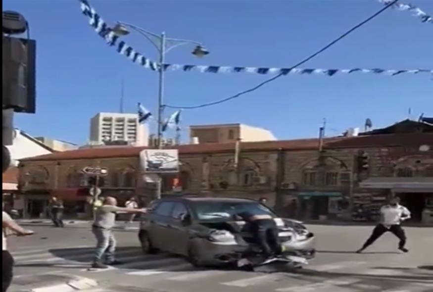 Αμάξι έπεσε πάνω σε περαστικούς στο κέντρο της Ιερουσαλήμ/ Aditya Raj Kaul/Twitter
