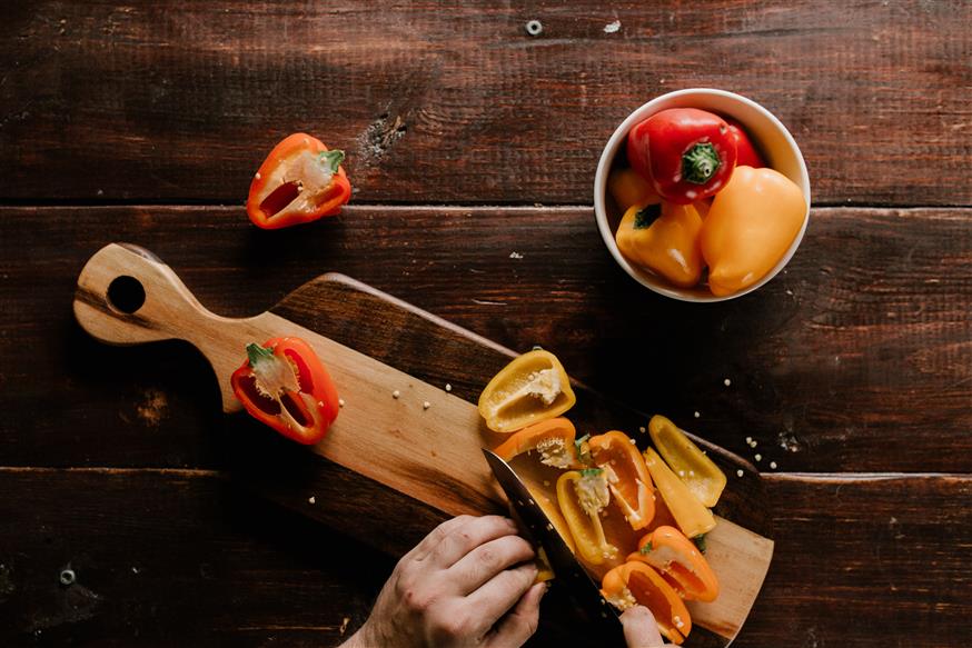 Οι πιπεριές δίνουν χρώμα και γεύση σε όποια συνταγή χρησιμοποιηθούν / φωτογραφία: Εmma Frances Logan (Unsplash)