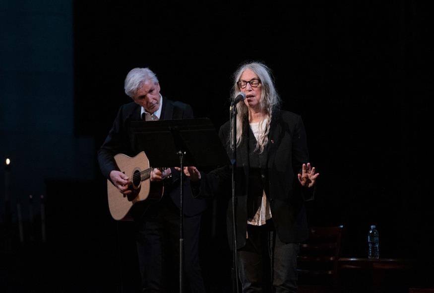 Patti Smith Η Patti Smith έχει τιμηθεί με τη διάκριση «Διοικητής Τάγματος Τεχνών και Γραμμάτων» από το γαλλικό υπουργείο Πολιτισμού, ενώ το 2007 εισήχθη στο Rock and Roll Hall of Fame (Copyright: Christopher Smith/Invision/AP)
