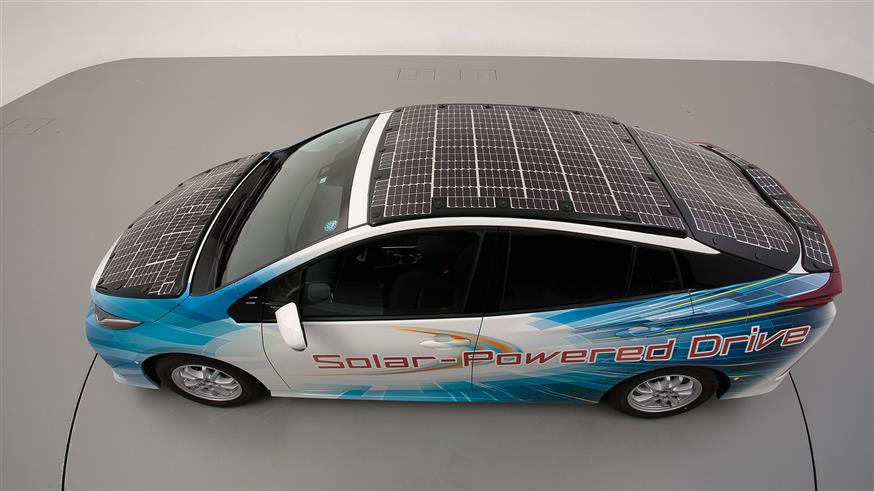 Το Prius με τα ηλιακά πάνελ (Τoyota)
