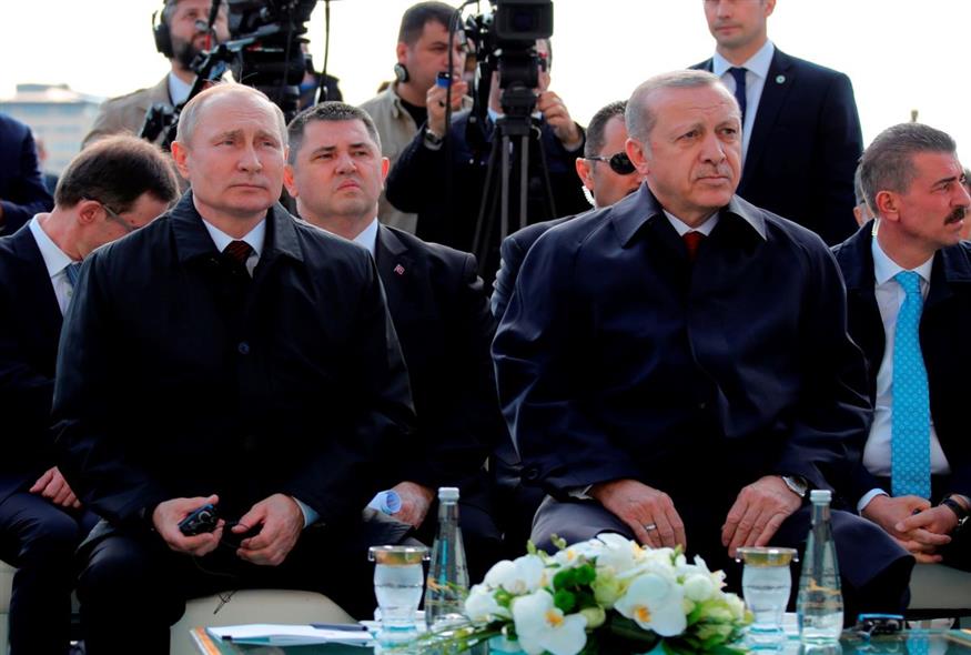 Ο Ερντογάν και ο Πούτιν, εξ αποστάσεως δίνουν το πράσινο φως για την κατασκευή του πυρηνικού σταθμού στο Ακουγιού (AP Photo/Burhan Ozbilici)