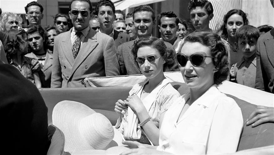 Καθισμένη στα αριστερά: H πριγκίπισσα Μαργαρίτα - Ηταν καλλονή, αλλά και party animal των 60s (AP image)
