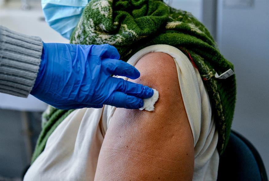 Εμβολιασμός έναντι του κορονοϊού / ΤΑΤΙΑΝΑ ΜΠΟΛΑΡΗ / EUROKINISSI