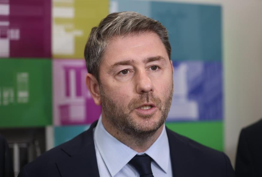 ΣΥΝΑΝΤΗΣΗ ΤΟΥ ΠΡΟΕΔΡΟΥ ΤΟΥ ΠΑΣΟΚ-ΚΙΝΗΜΑΤΟΣ ΑΛΛΑΓΗΣ ΝΙΚΟΥ ΑΝΔΡΟΥΛΑΚΗ ΜΕ ΤΗΝ ΠΡΟΕΔΡΟ ΤΗΣ ΕΠΙΤΡΟΠΗΣ ΑΝΤΑΓΩΝΙΣΜΟΥ (ΓΙΑΝΝΗΣ ΠΑΝΑΓΟΠΟΥΛΟΣ/EUROKINISSI)