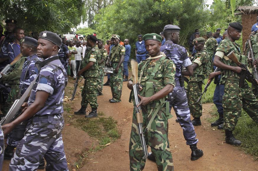 Αστυνομία και στρατός στο Μπουρούντι/(AP Photo)