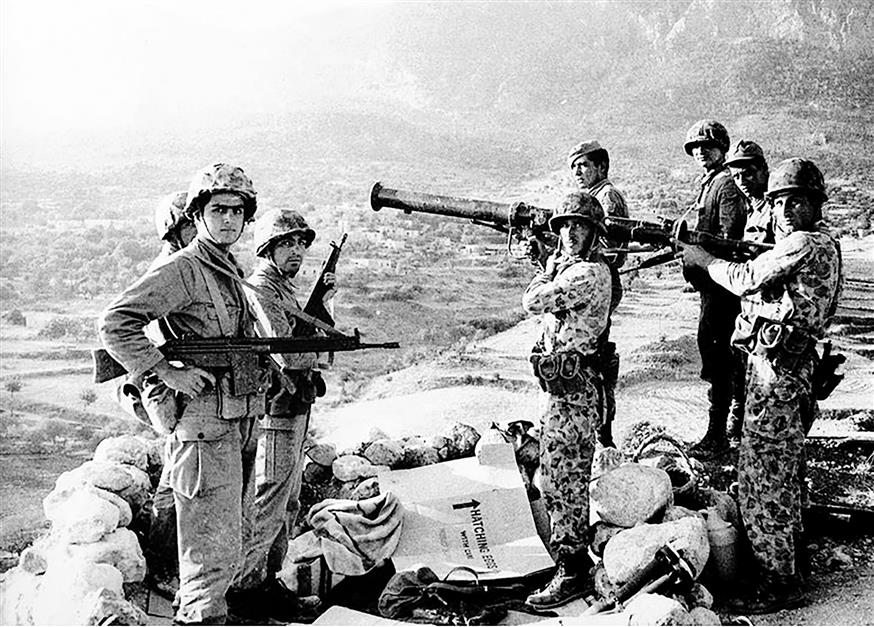 Η δύναµη του τουρκοκυπριακού στρατού εκείνη την εποχή κυµαινόταν µεταξύ 11.000 έως 13.500 ανδρών. Στον αντίποδα, οι ελληνικές και οι ελληνοκυπριακές δυνάµεις στην Κύπρο τον Ιούλιο του 1974 ήταν περίπου 11.500 άνδρες (ΕΘΝΟΣ)