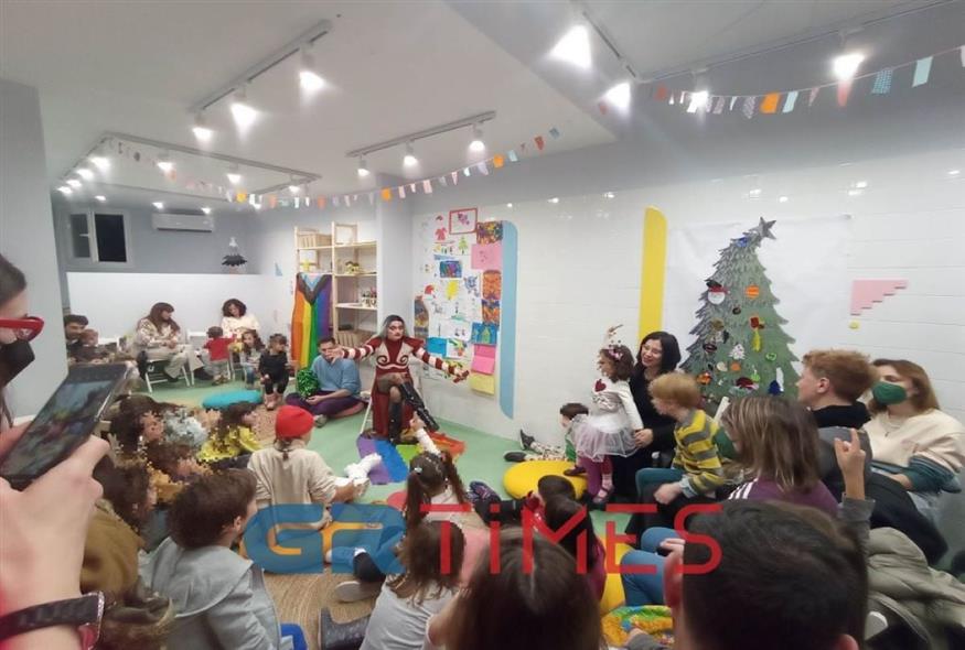 Θεσσαλονίκη: Drag queens διάβασαν παραμύθι σε παιδιά (grtimes.gr)