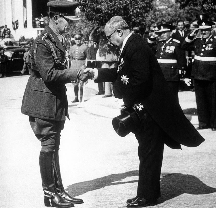 Μεταξάς και βασιλιάς Γεώργιος. Το στράτευμα πήγε γυμνό στον πόλεμο! /copyright Ap Photos.