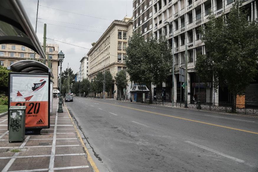 Η οδός Σταδίου την πρώτη ημέρα απαγόρευσης της κυκλοφορίας (copyright: Eurokinissi)