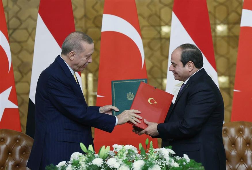 Ο Ερντογάν με τον πρόεδρο Σίσι (Turkish Presidency via AP)