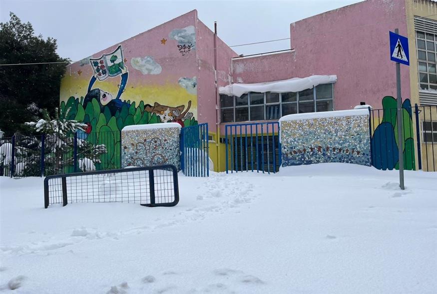 Χιονισμένο σχολείο στους Θρακομακεδόνες
