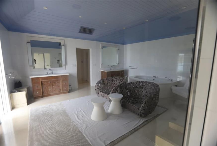 Φωτογραφίες από το ιδιωτικό νησί του Έπσταϊν (House Committee on Oversight and Government Reform)