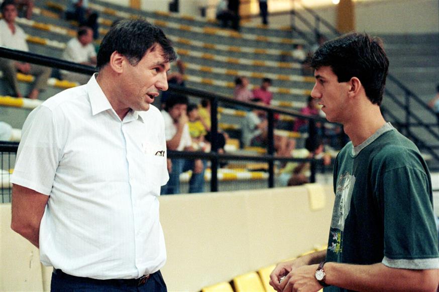 Ο Κρέζιμιρ Τσόσιτς με τον Νάσο Γαλακτερό σε προπόνηση της ΑΕΚ