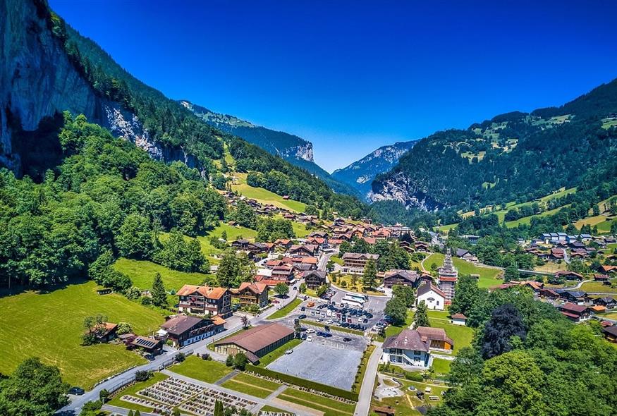 Το εντυπωσιακό χωριό Lauterbrunnen (Pixabay)