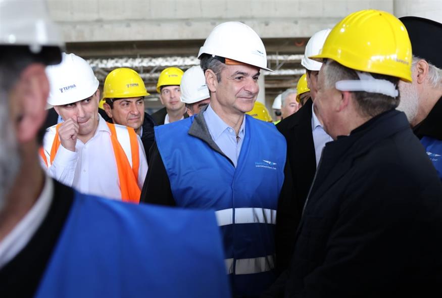 Επίσκεψη Μητσοτάκη στον νέο Διεθνή Αερολιμένα Ηρακλείου, στο Καστέλι (EUROKINISSI) Επίσκεψη Μητσοτάκη στον νέο Διεθνή Αερολιμένα Ηρακλείου, στο Καστέλι (EUROKINISSI)