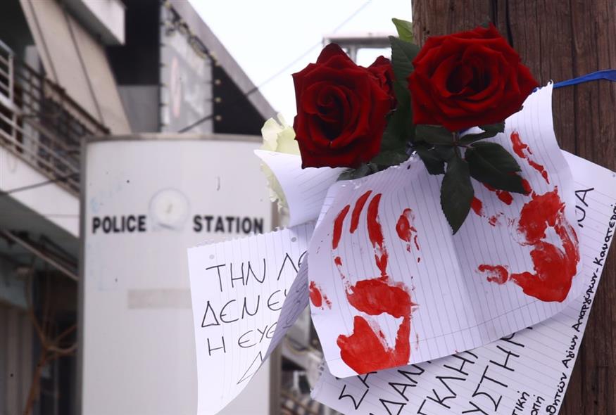 Από την τελετή μνήμης έξω από το ΑΤ (ΜΑΡΚΟΣ ΧΟΥΖΟΥΡΗΣ/EUROKINISSI)