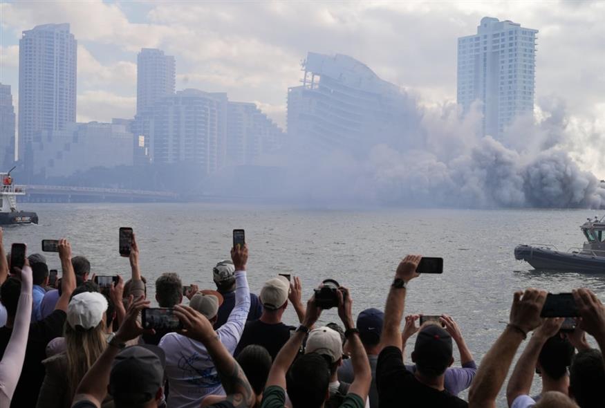 Κατεδάφιση ξενοδοχείου