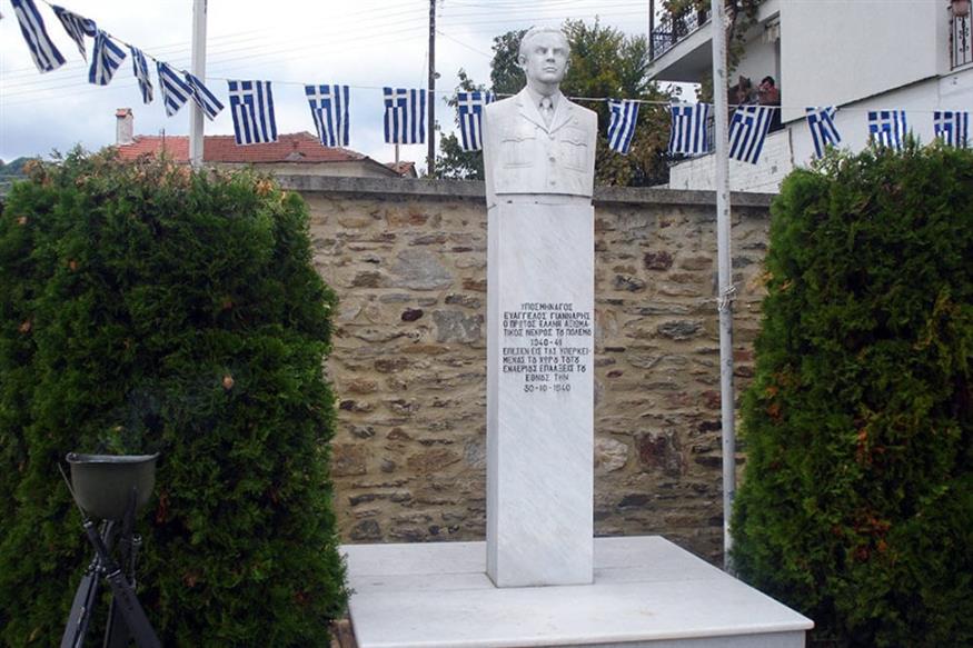 Το μνημείο του Γιάνναρη στην Βασιλειάδα της Καστοριάς