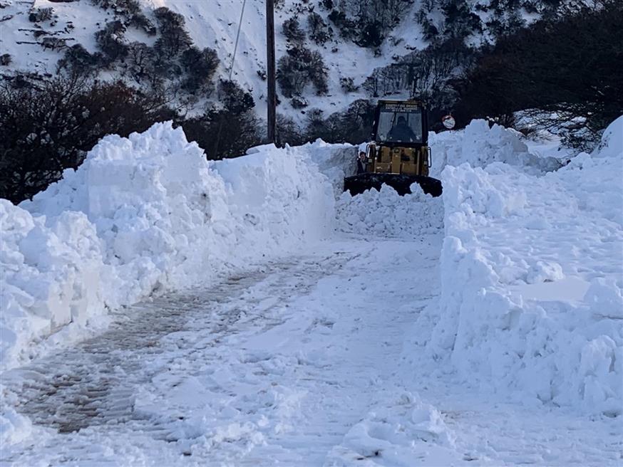 Η Άνδρος θάφτηκε σε 3 μέτρα χιόνι: Ήταν η χειρότερη χιονόπτωση από το 1987 λέει ο δήμαρχος στο ο ethnos.gr