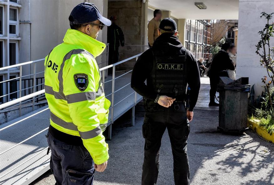 Αστυνομικοί στο Λουτράκι (ΒΑΣΙΛΗΣ ΨΩΜΑΣ/EUROKINISSI)
