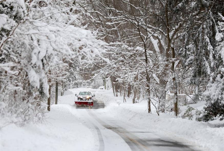 Παρέλυσε από τον χιονιά η Νέα Υόρκη (AP)