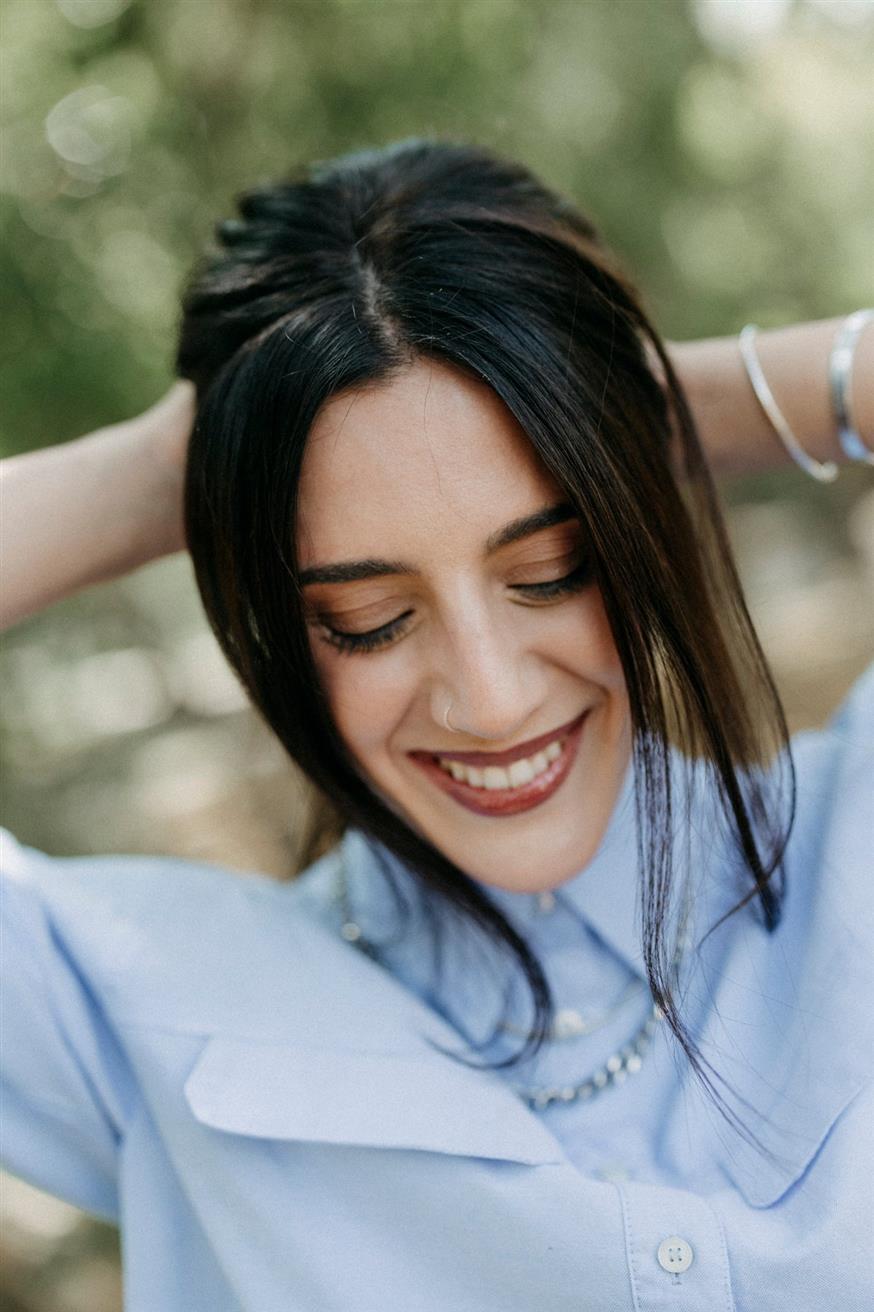 «Με συγκινεί βαθιά το γεγονός ότι 200 άνθρωποι από κάθε μέρος της Αθήνας βρισκόμαστε και πάμε να μοιραστούμε μόνο ομορφιά. Είναι σπουδαίο κάθε live, μόνο και μόνο γι' αυτό» λέει η Βασιλική Μιχαλοπούλου