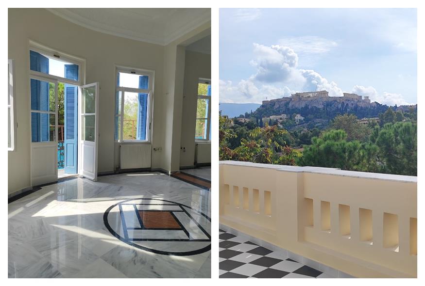 Η μεγάλη βεράντα με κτιστό στηθαίο με θέα προς την Πλάκα και την Ακρόπολη