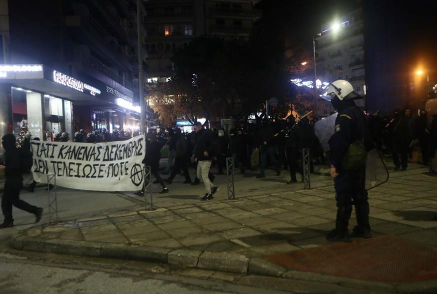 Ένταση στη Θεσσαλονίκη στην πορεία στη μνήμη του Αλέξανδρου Γρηγορόπουλου (Eurokinissi)