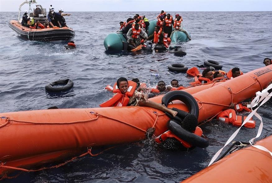 Αποστολή διάσωσης μεταναστών ανοιχτά της Λιβύης (φωτογραφία αρχείου / Associated Press)