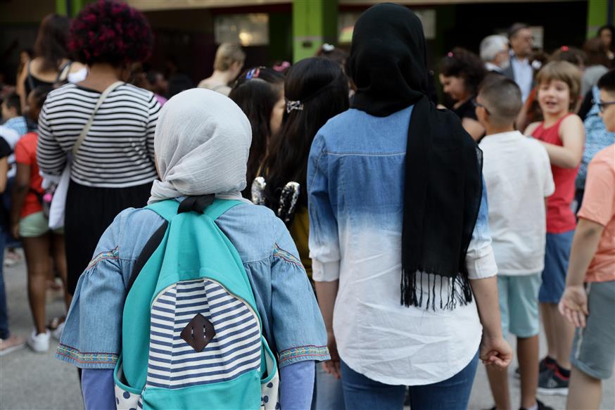 Προσφυγόπουλα στο σχολείο/Eurokinissi