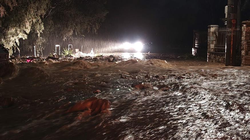 Συγκλονιστικές εικόνες από τους Αγίους Αποστόλους Καλάμου στον Δήμο Ωρωπού