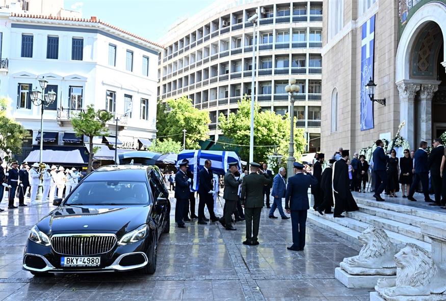 Κηδεία Γιάννη Βαρβιτσιώτη/INTIME Κηδεία Γιάννη Βαρβιτσιώτη/INTIME
