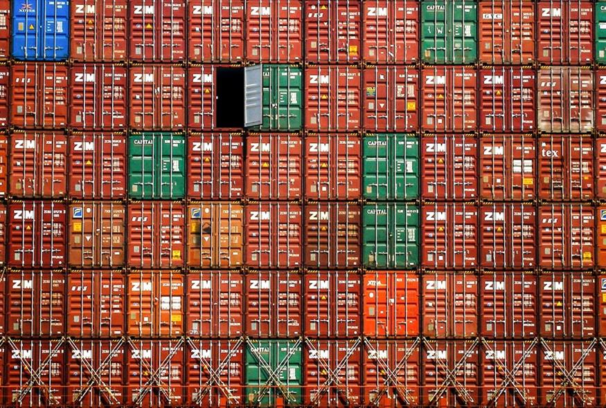 Κοντέινερ στο λιμάνι Πειραιά (EUROKINISSI)