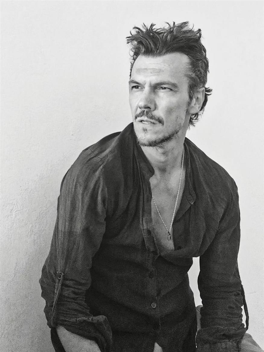 «Αυτό που με ανησυχεί περισσότερο έχει να κάνει κυρίως με το μέλλον του παιδιού μου. Με φοβίζει πολύ η ταχύτητα με την οποία προχωρά η τεχνολογία» λέει ο Ιωάννης Παπαζήσης (Copyright: Instagram)