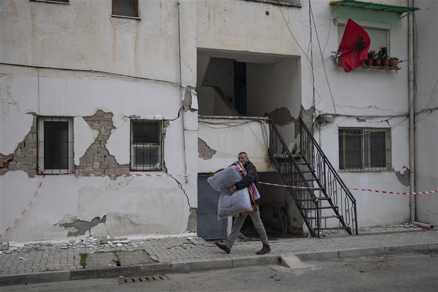 Τον περασμένο Νοέμβριο είχε σημειωθεί στη χώρα ισχυρός σεισμός 6,4 βαθμών της κλίμακας Ρίχτερ (AP photo)