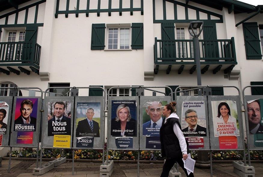 Αφίσες των υποψηφίων του 'Α γύρου των γαλλικών εκλογών (Associated Press)