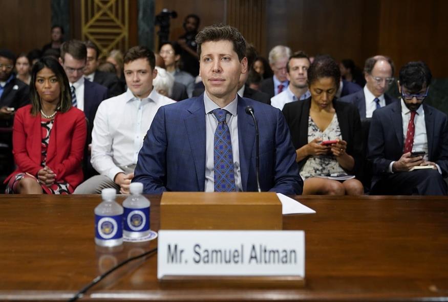 Ο CEO της OpenAI, Σαμ Άλτμαν, κατά την κατάθεσή του στο Κογκρέσο (Associated Press)